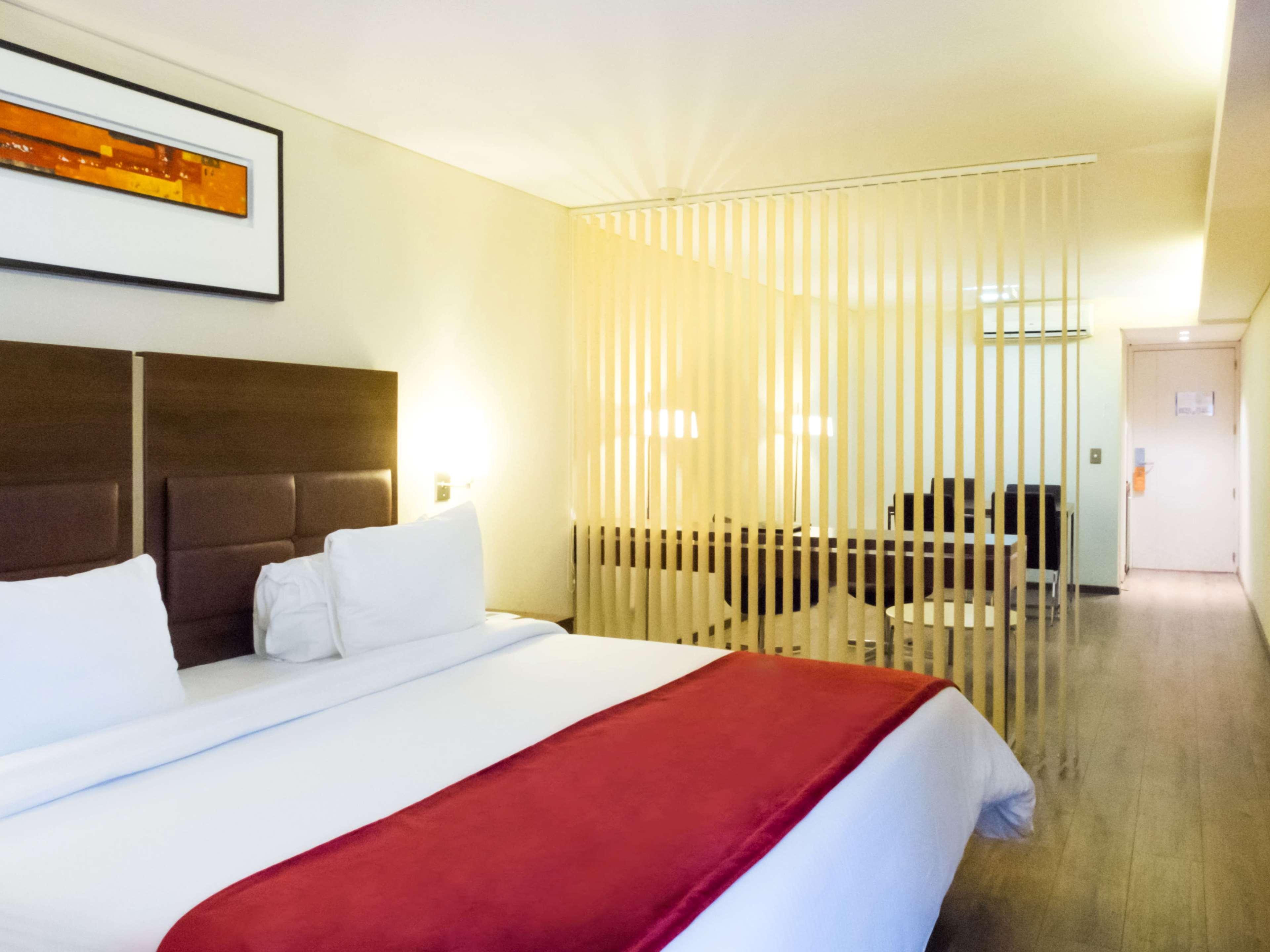 Howard Johnson La Canada Hotel & Suites Cordoba Exterior foto